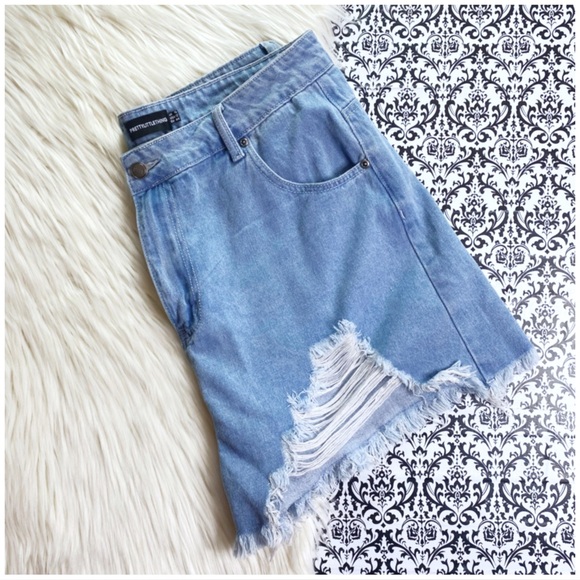 PrettyLittleThing : size : 14 : high waisted ripped distressed denim jean shorts - Picture 2 of 10